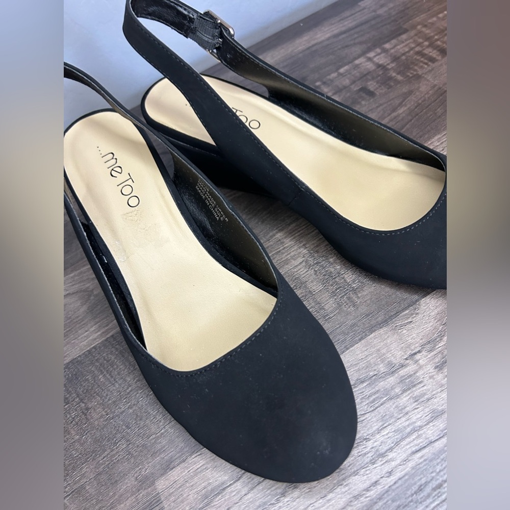 EUC Me too woman’s black ankle strap wedge pump size 9